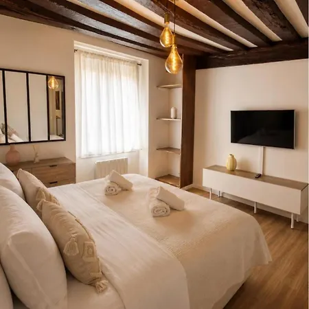 Cozy Parisian Nest شقة