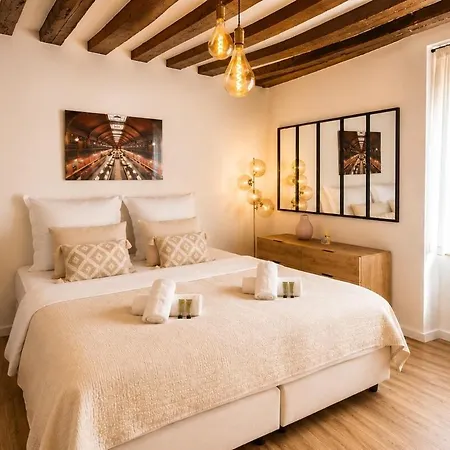 Cozy Parisian Nest شقة